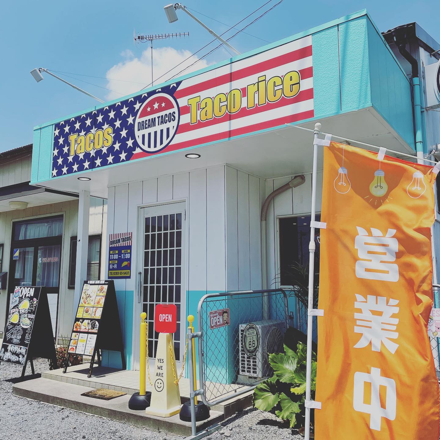 祝日なのでお休みですか？とのお問合せを頂きますが、通常通り営業しております。

どうぞよろしくお願い致します！

定休日　日・月曜日
Open11:00 ︎ Cloce 14:00