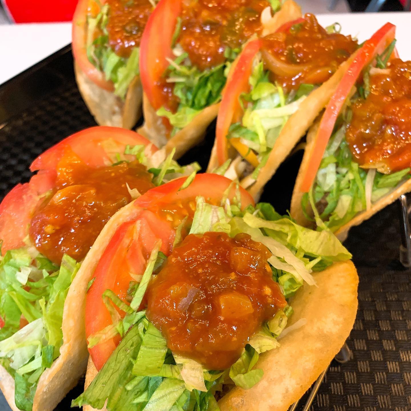 おはようございます︎
今日も暑くなりそうですね️
暑い日にタコス🌮最高ですよ︎
ピリッと辛いミートとサルサ🌶のタコスはいかがですか
コロナが心配
暑くて外に出たくない
忙しくて買いに行く暇が無いなどなど
配達致します🛵🗯
11:00〜14:00
10:00〜予約受付中
️0283-55-5432