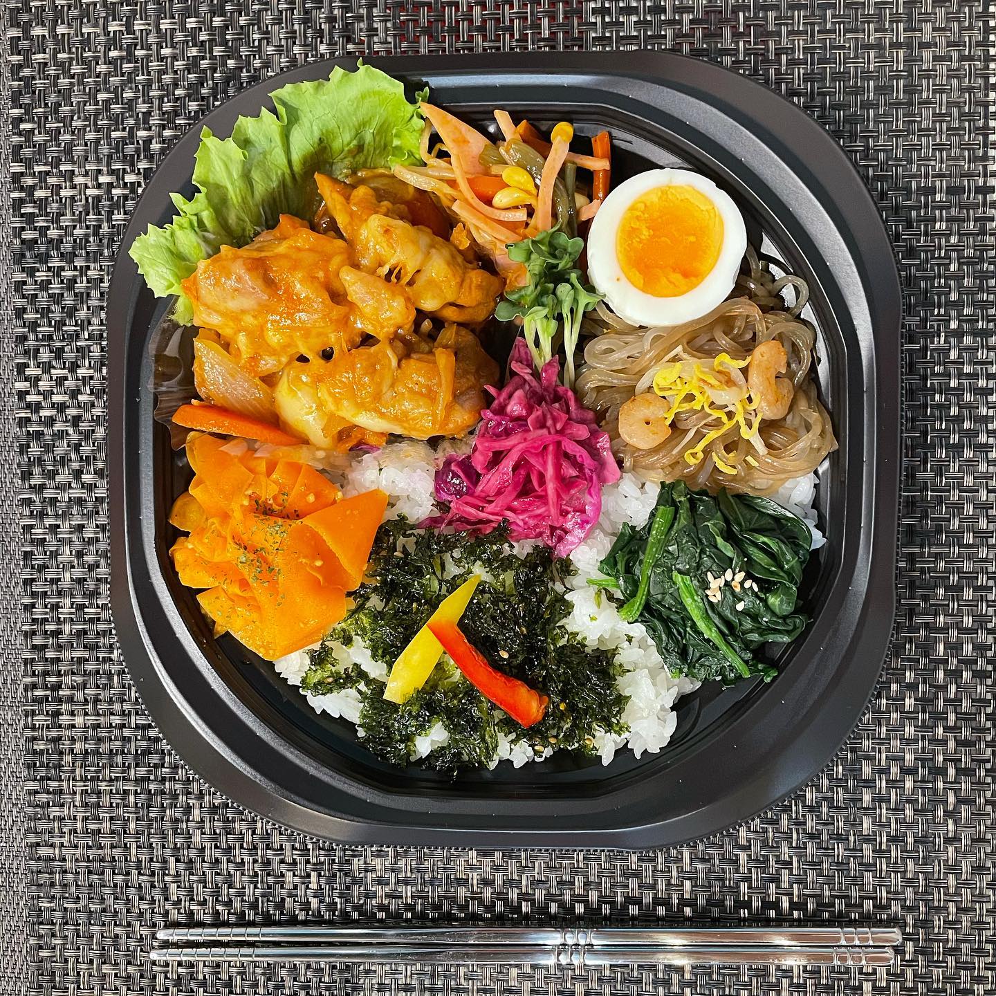 『テイクアウト&デリバリーのみ』

チーズタッカルビ・チャプチェの他野菜たっぷりな韓国弁当が出来ました

¥972(税込)

️今月末までの期間限定となります。