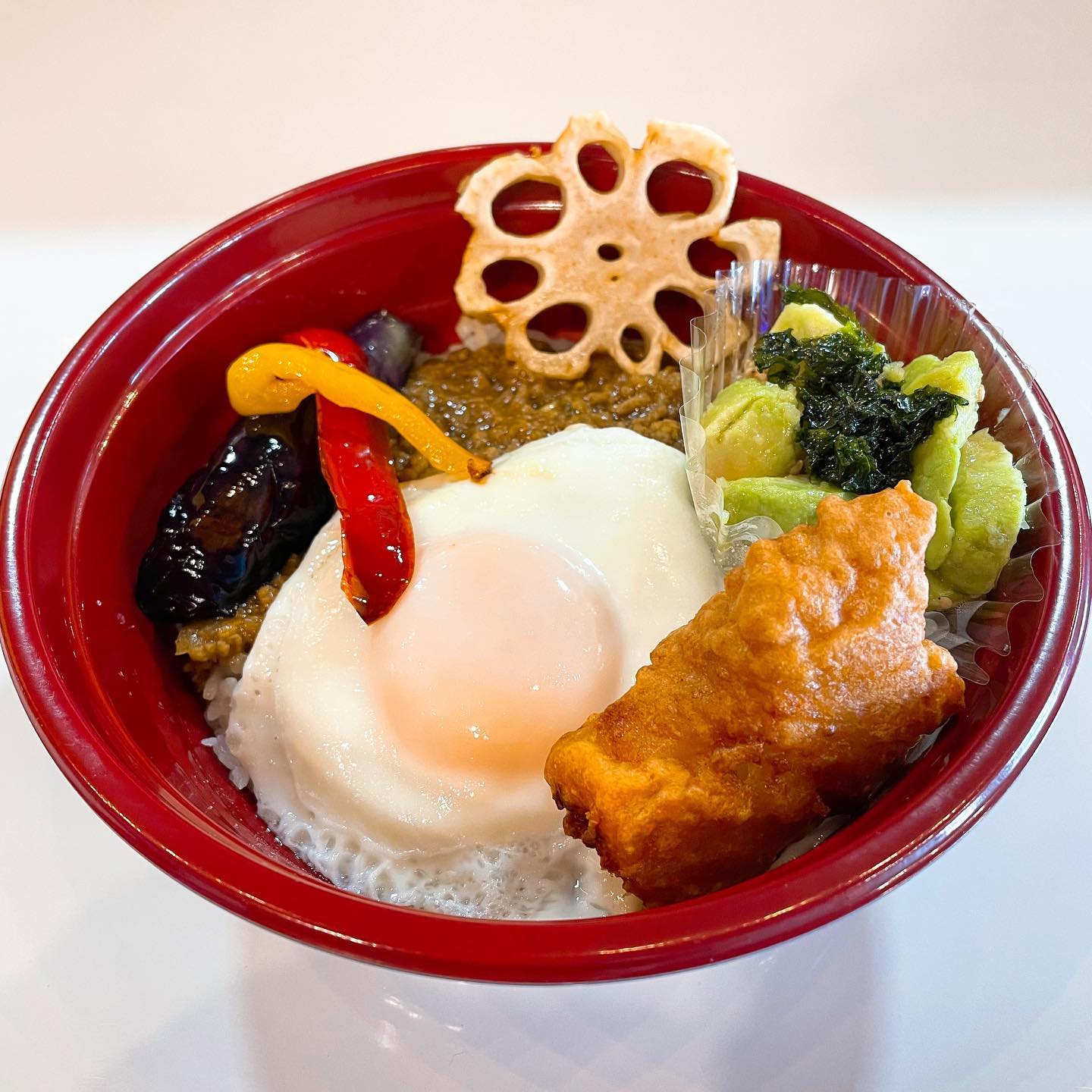 ・
・
今週のお買い得️
週替わり弁当はキーマカレーです♪
・キーマカレー
・目玉焼き
・野菜の素揚げ
・から揚げ
・アボカド中華あえ

¥594(税込)