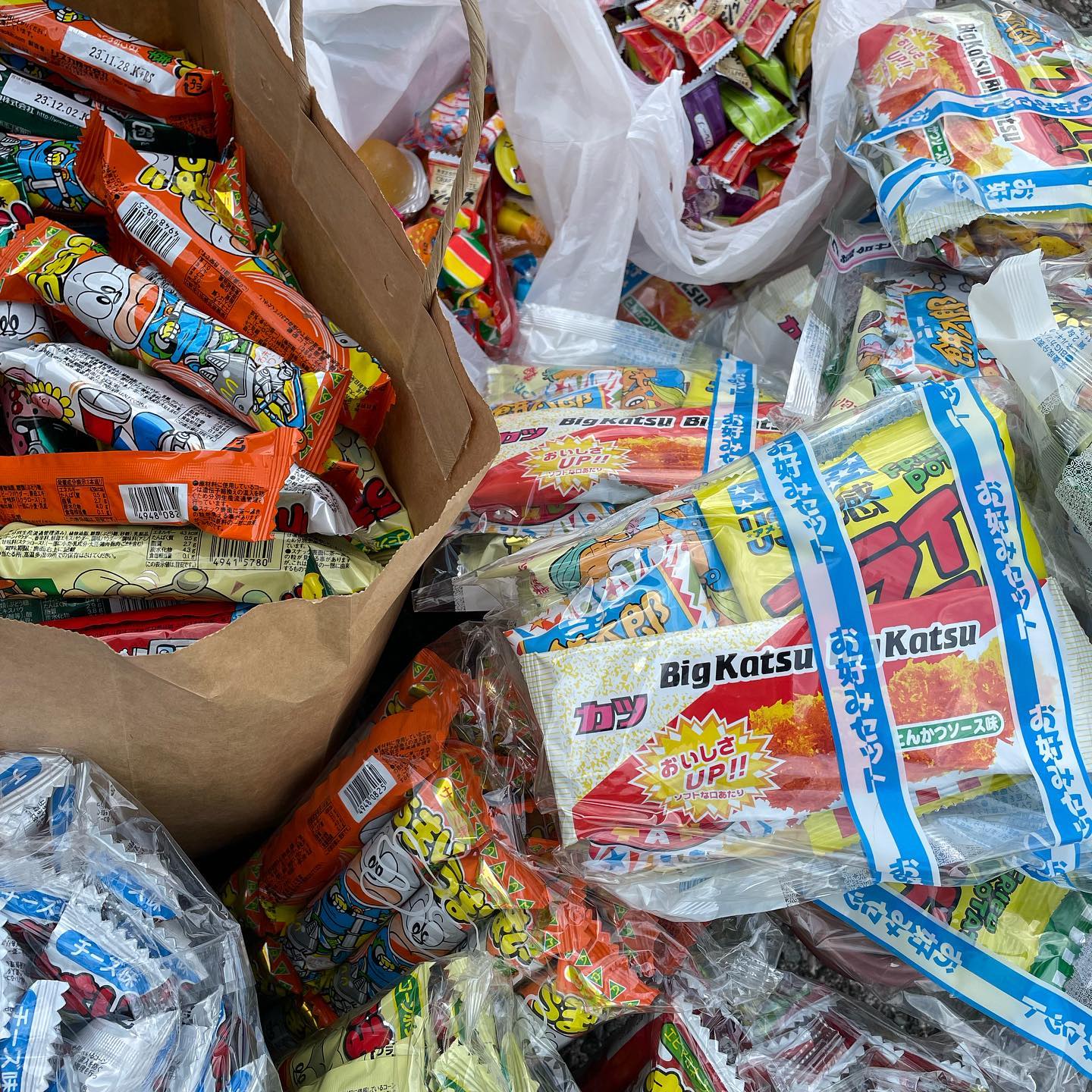 ・
・
2023・10・31
ハッピーハロウィン
青竹手打ち麺藤谷presents子ども食堂お菓子配り

市内の公園4ヶ所をまわって子供達へお菓子のプレゼント
みんなとっても喜んでくれました！
可愛い笑顔を見ることが出来て嬉しかったです♡