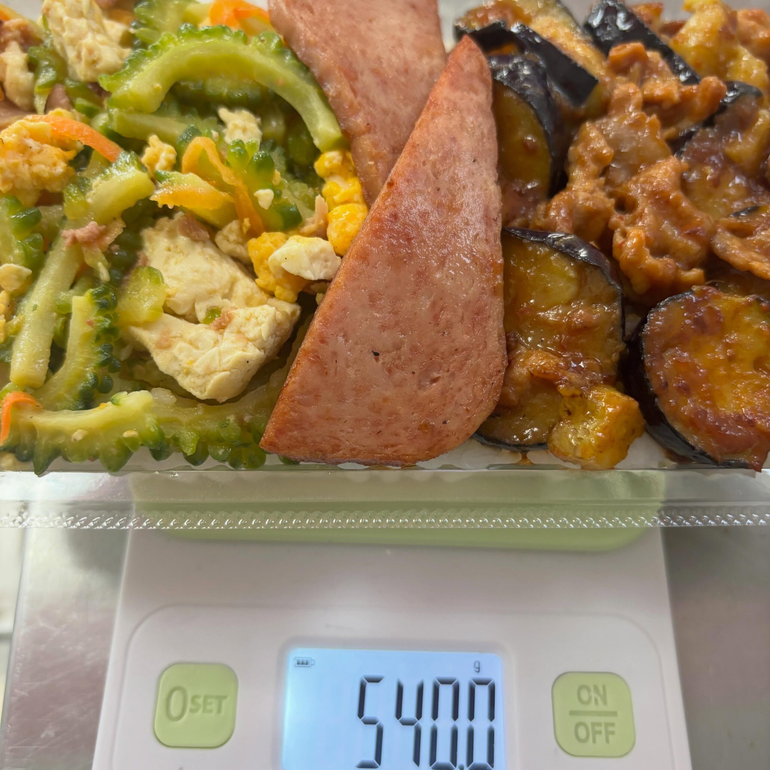 ・
・
8月8日(土)〜8月15日(土)限定！ 

夏限定弁当 販売します

ゴーヤチャンプルー
茄子と豚肉の味噌炒め
SPAM

ごはん300g入り！
総重量540gの食べ応え

990円（税込）

ご予約方法

【Instagram DM】
17:00〜翌10:50

【お電話】
10:30〜16:45

 0283-55-5432

ご予約の際は、下記をお知らせください。

・お名前
・ご希望のメニュー
・お受け取り希望時間